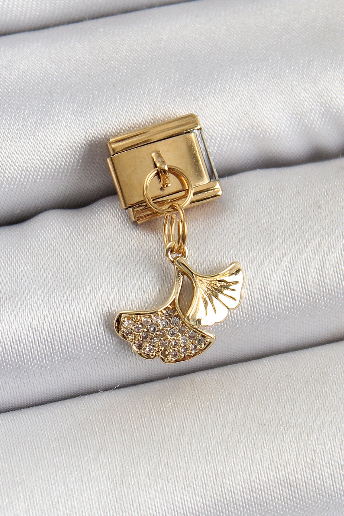 316L Çelik Sallantılı Zirkon Taşlı Balık Kuyruğu Model Gold Renk Nomination Charm