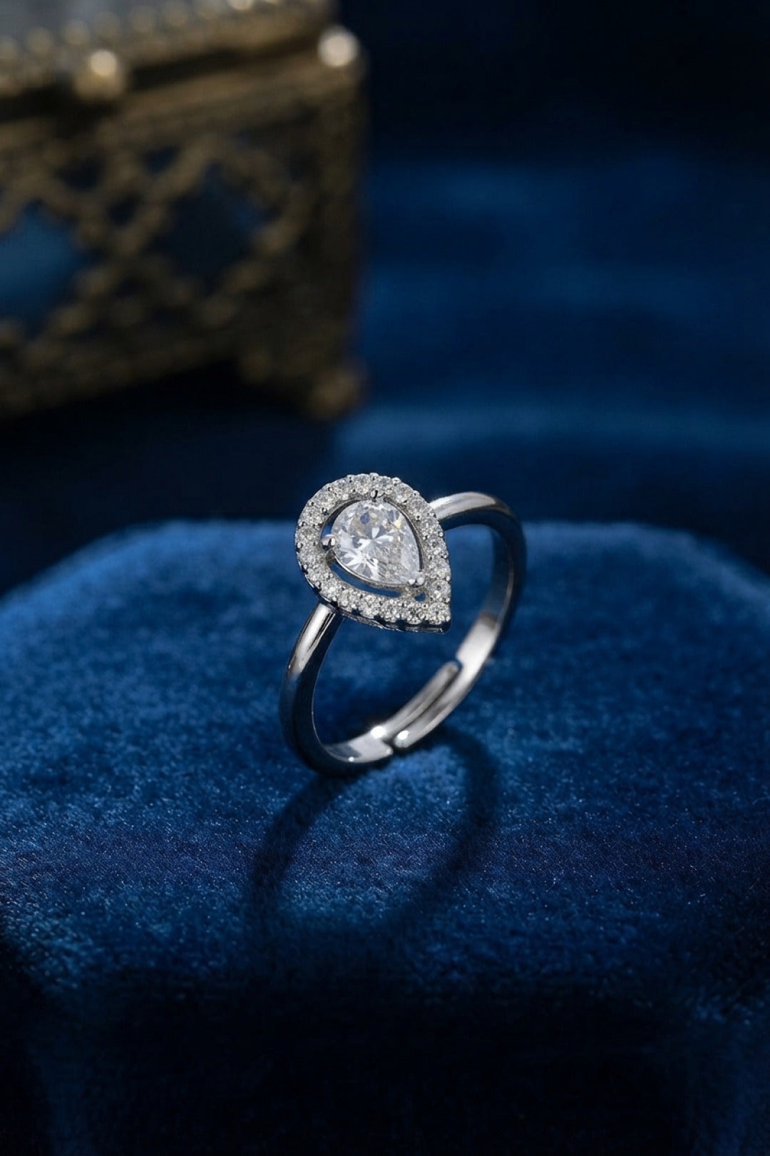 Ayarlamalı Silver Renk Metal Zirkon ve Kristal Taşlı Damla Model Yüzük