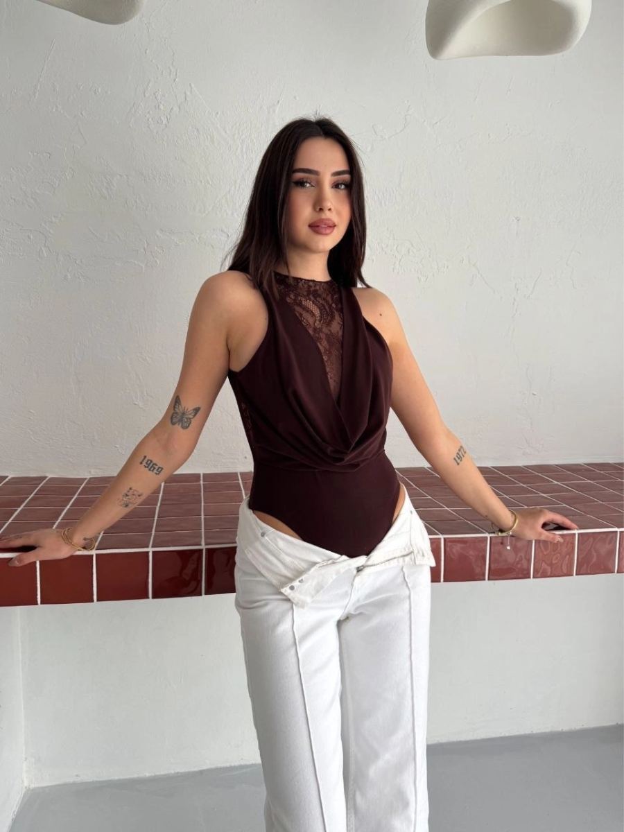 Kadın Dantel Detaylı Derin Dekolte Body Şık Kolsuz Yazlık Bodysuit - Kahvrenegi