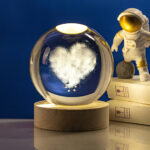 Ahşap Altlıklı Kalp Tasarımlı Cam Küre - Görsel 2