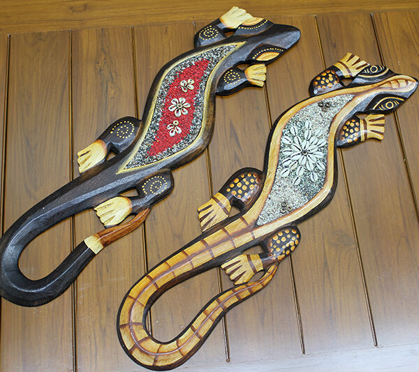 Ahşap Duvara Asmali Kertenkele Figürü