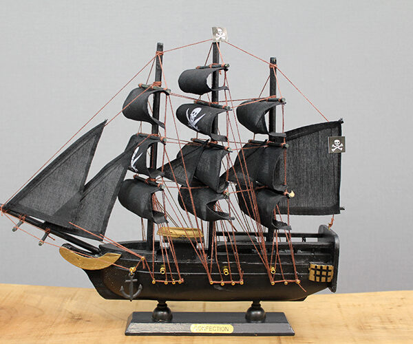 Ahşap Korsan Gemisi 30x33 cm
