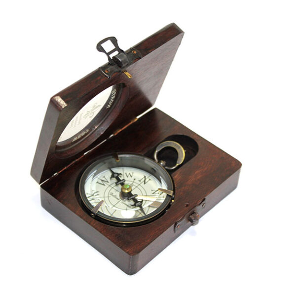 Ahşap Kutulu Üzeri Desenli Pirinç Pusula