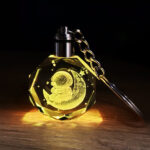 Astronot Tasarımlı Renk Değiştiren Anahtarlık - Görsel 3