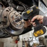 CAT DX73 18Volt 4.0 Ah. Çift Akülü 1700/2100Nm Kömürsüz Profesyonel Şarjlı Somun Sıkma - Görsel 3