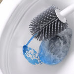 Deterjan Hazneli Silikon Tuvalet Fırçası - Görsel 5