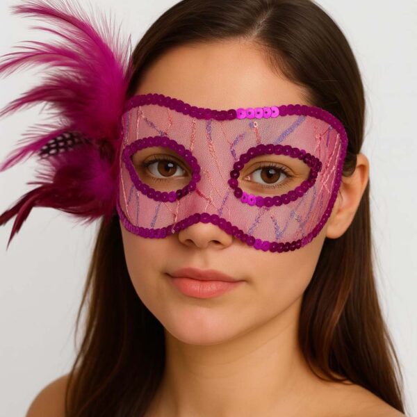Fuşya Renk Yandan Tüylü Pul Payet İşlemeli Parti Maskesi 23x12 cm
