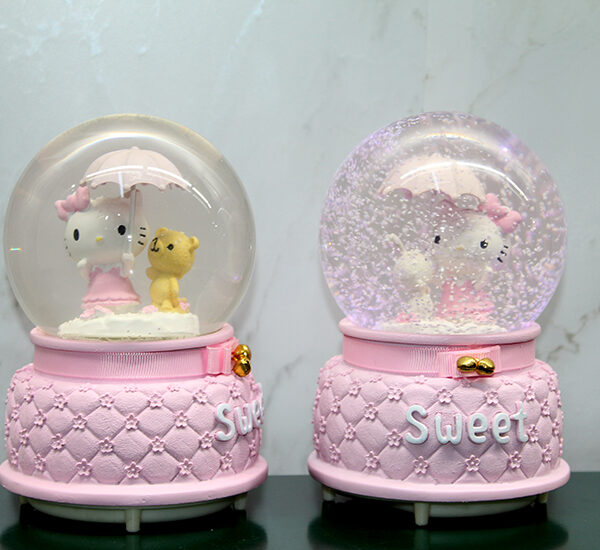 Hello Kitty İçi Dönmeli Püskürtmeli Işıklı Müzikli Kar Küresi Büyük Boy Model 1