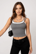 Kadın Antrasit Gri Beyaz Çift Renk Çapraz Askılı Crop Top Bluz – Şık, Rahat ve Kolay Kombinlenebilir - Görsel 4