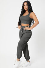 Kadın Antrasit Gri Kaşkorse Cepli Jogger Eşofman Altı ve Crop Top Bluz – Şık, Rahat ve Kolay Kombinlenebilir - Görsel 3