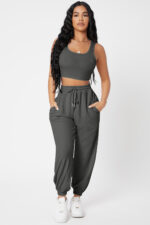 Kadın Antrasit Gri Kaşkorse Cepli Jogger Eşofman Altı ve Crop Top Bluz – Şık, Rahat ve Kolay Kombinlenebilir - Görsel 4