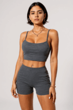 Kadın Antrasit Gri Şortlu Kaşkorse Gecelik Takım – Modern, Konforlu ve Günlük Kombinlere Uygun