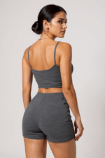 Kadın Antrasit Gri Şortlu Kaşkorse Gecelik Takım – Modern, Konforlu ve Günlük Kombinlere Uygun - Görsel 2