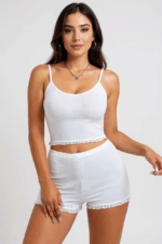 Kadın Beyaz Alt-üst Dantel Detaylı Şortlu Şık Gecelik Takım – Modern, Konforlu ve Günlük Kombinlere Uygun - Görsel 2