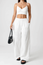 Kadın Beyaz Bol Kesim Cepli Geniş Paça Dökümlü Pantolon – Modern ve Şık Tasarım - Görsel 2