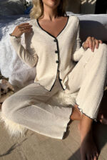 Kadın Beyaz Örme Kumaş V Yaka Düğmeli Rahat Şık Pijama Takımı - Görsel 3