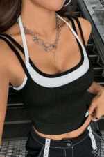 Kadın Beyaz Siyah Çift Renk Çapraz Askılı Crop Top Bluz – Şık, Rahat ve Kolay Kombinlenebilir - Görsel 2