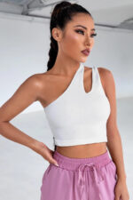 Kadın Beyaz Tek Omuz Cut Out Detaylı Crop Top Bluz – Şık, Rahat ve Kolay Kombinlenebilir - Görsel 4