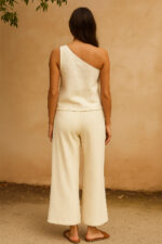 Kadın Beyaz Tek Omuzlu Şık Bluz & Geniş Paça Pantolon İkili Takım - Görsel 4