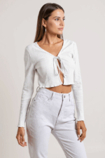 Kadın Beyaz Uzun Kollu Önden Bağlama Detaylı Crop Top Bluz – Şık, Rahat ve Kolay Kombinlenebilir - Görsel 2