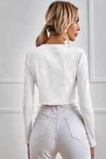 Kadın Beyaz Uzun Kollu Önden Bağlama Detaylı Crop Top Bluz – Şık, Rahat ve Kolay Kombinlenebilir - Görsel 3
