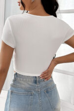 Kadın Beyaz Yarım Kol Düz Yaka Crop Top Bluz – Şık, Rahat ve Kolay Kombinlenebilir - Görsel 4