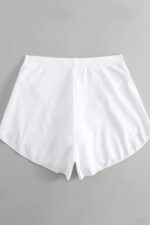 Kadın Beyaz Yırtmaçlı Etek Görünümlü Şık Deniz Şortu – Modern ve Şık Tasarım - Görsel 5