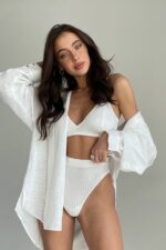 Kadın Beyaz Yüksek Bel Dolgusuz Slip Takım – Modern, Konforlu ve Günlük Kombinlere Uygun