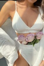 Kadın Beyaz Yüksek Bel Dolgusuz Slip Takım – Modern, Konforlu ve Günlük Kombinlere Uygun - Görsel 4