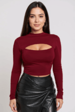 Kadın Bordo Göğüs Dekolteli Uzun Kollu Cut Out Crop Top Bluz – Şık, Rahat ve Kolay Kombinlenebilir