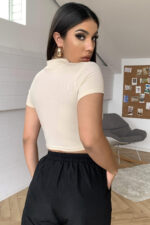 Kadın Ekru Göğüs Dekolteli Yarım Kollu Cut Out Crop Top Bluz – Şık, Rahat ve Kolay Kombinlenebilir - Görsel 2