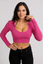 Kadın Fuşya Uzun Kol Kare Yaka Crop Top Bluz – Şık, Rahat ve Kolay Kombinlenebilir - Görsel 2