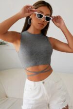 Kadın Gri Çapraz Bağlamalı Crop Top Büstiyer – Modern ve Şık Tasarım - Görsel 5