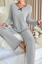 Kadın Gri Çizgili Uzun Kollu Fiyonk Detaylı Pijama Takımı Rahat Mevsimlik - Görsel 4