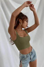 Kadın Haki Yeşili Kalın Askılı Crop Top Büstiyer – Modern ve Şık Tasarım - Görsel 3