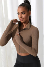 Kadın Kahverengi Uzun Kol Fermuarlı Parmak Geçme Detaylı Dik Yaka Crop Top Bluz – Şık, Rahat ve Kolay Kombinlenebilir - Görsel 5