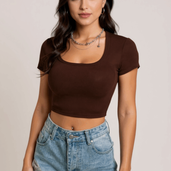 Kadın Kahverengi Yarım Kol Düz Yaka Crop Top Bluz – Şık, Rahat ve Kolay Kombinlenebilir
