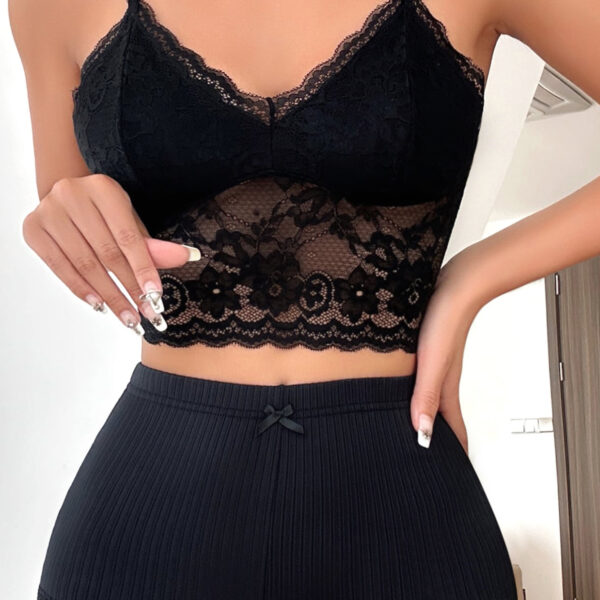 Kadın Kaşkorse Şortlu Dantelli Gecelik Takımı – Modern, Konforlu ve Günlük Kombinlere Uygun