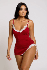 Kadın Kırmızı Bacak Yırtmaçlı Beyaz Dantelli ve Fiyonklu Şık Gecelik – Modern ve Şık Tasarım - Görsel 2