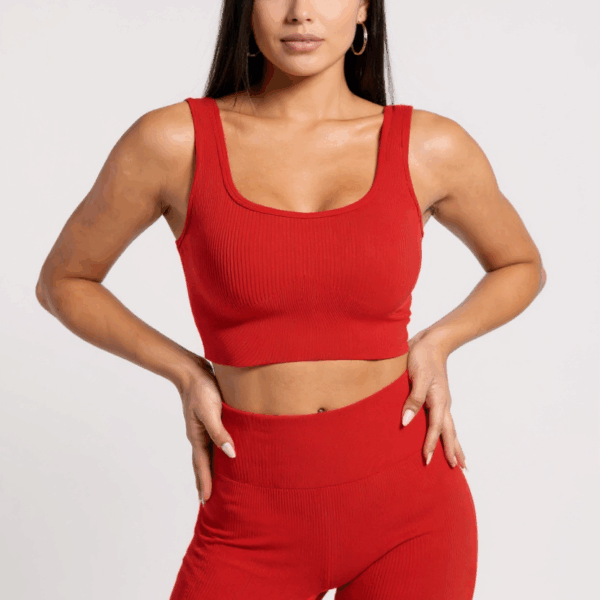 Kadın Kırmızı Kalın Askılı Yüksek Bel Şortlu Gecelik Takımı – Modern, Konforlu ve Günlük Kombinlere Uygun