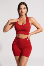 Kadın Kırmızı Yüksek Bel Çapraz Sırt Detaylı Şortlu Gecelik Takım – Modern, Konforlu ve Günlük Kombinlere Uygun