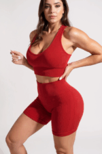 Kadın Kırmızı Yüksek Bel Çapraz Sırt Detaylı Şortlu Gecelik Takım – Modern, Konforlu ve Günlük Kombinlere Uygun - Görsel 2