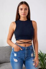 Kadın Lacivert Çapraz Bağlamalı Crop Top Büstiyer – Modern ve Şık Tasarım - Görsel 2