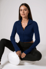 Kadın Lacivert Uzun Kol Fermuarlı Parmak Geçme Detaylı Dik Yaka Crop Top Bluz – Şık, Rahat ve Kolay Kombinlenebilir - Görsel 2