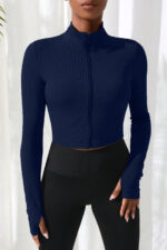 Kadın Lacivert Uzun Kol Fermuarlı Parmak Geçme Detaylı Dik Yaka Crop Top Bluz – Şık, Rahat ve Kolay Kombinlenebilir - Görsel 5