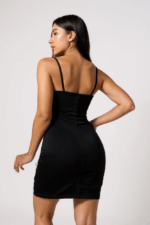 Kadın Siyah Bacak Yırtmaçlı Beyaz Dantelli ve Fiyonklu Şık Gecelik – Modern ve Şık Tasarım - Görsel 3