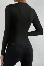 Kadın Siyah Belden ve Boyundan Büzgü Detaylı Uzun Kollu Bluz - Görsel 3