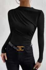 Kadın Siyah Belden ve Boyundan Büzgü Detaylı Uzun Kollu Bluz - Görsel 5