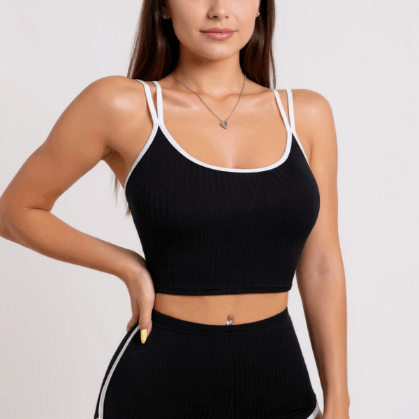 Kadın Siyah Beyaz Çapraz Lastik Detaylı Kaşkorse Şortlu Gecelik Takımı – Modern, Konforlu ve Günlük Kombinlere Uygun