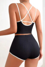 Kadın Siyah Beyaz Çapraz Lastik Detaylı Kaşkorse Şortlu Gecelik Takımı – Modern, Konforlu ve Günlük Kombinlere Uygun - Görsel 3